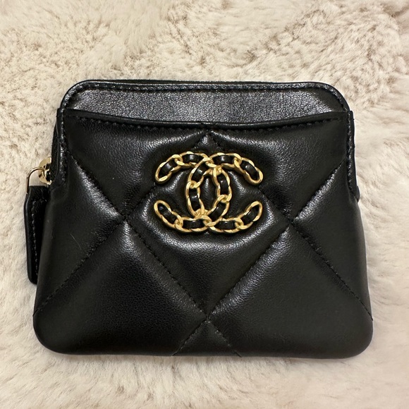 ✨ CHANEL 19 ZIPPED COIN WALLET ✨ - Picture 4 of 7